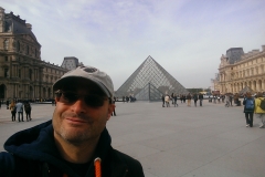 Me in front of the Louve
